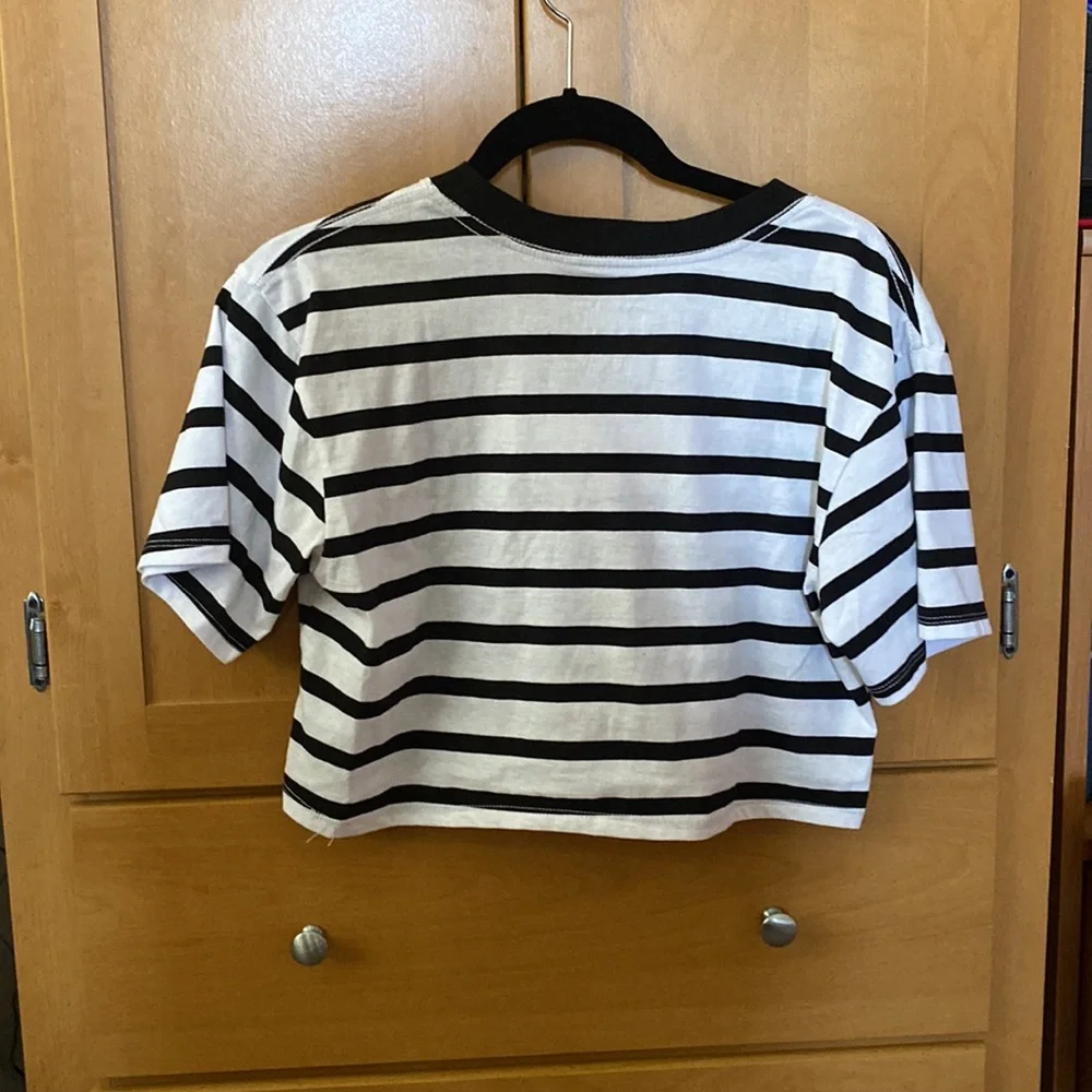 Cropped t-shirt - Picture 2 of 3